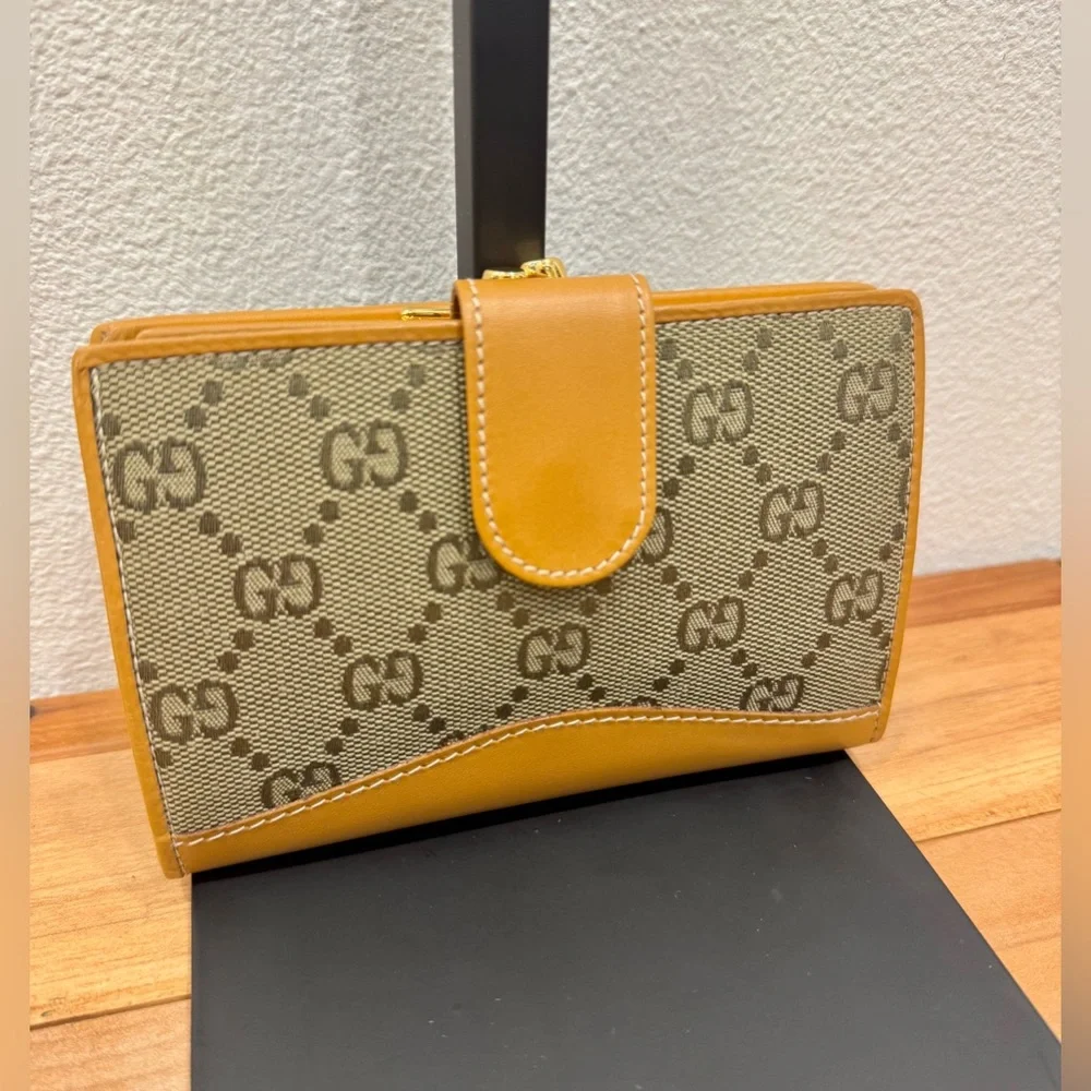 Gucci Vintage Gold Kisslock Monogram Canvas and Tan Leather Wallet - Picture 2 of 9